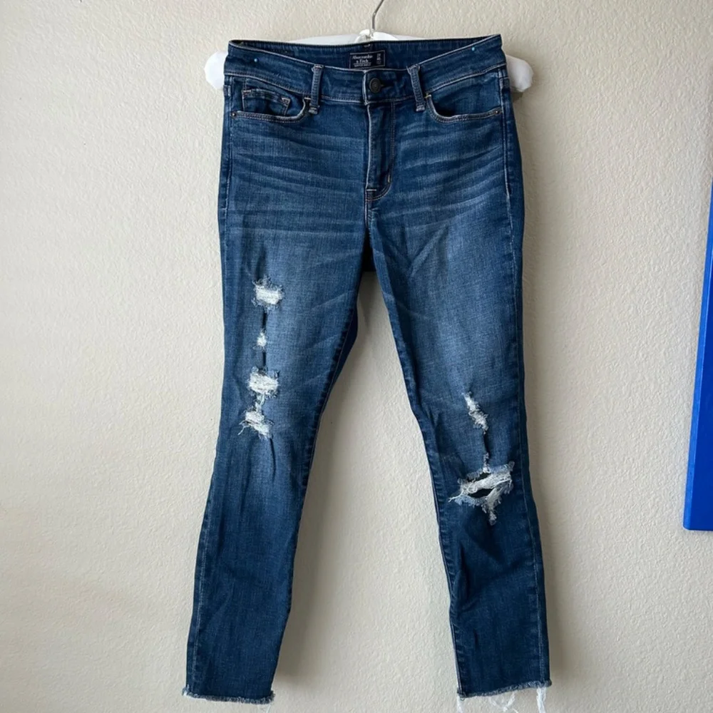 Abercrombie & Fitch Harper Ankle Jean Medium Indigo Distressed Size 24 Short OOs